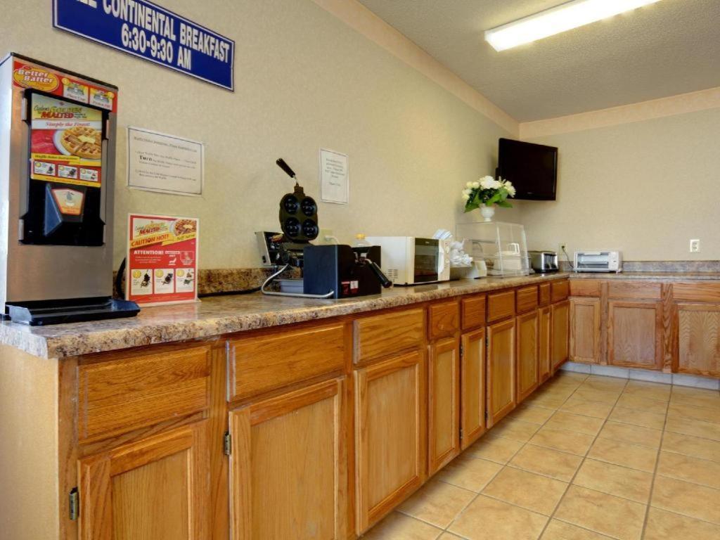 Americas Best Value Inn & Suites Macon Exterior foto